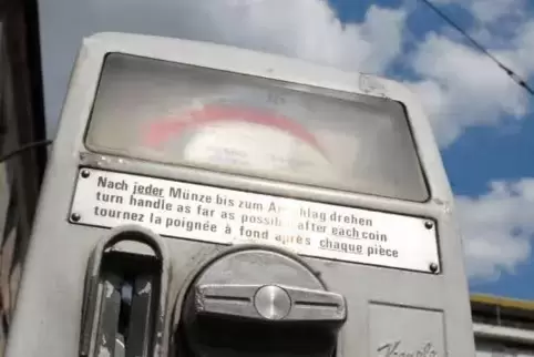 Die Parkgebühren steigen und die „Brötchentaste “entfällt künftig: Keine guten Aussichten für Autofahrer in Karlsruhe.