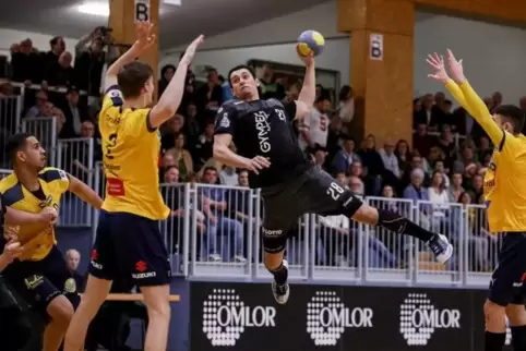 Hat seinen Vertrag beim TuS bis 2022 verlängert: Robin Egelhof, hier im Spiel gegen die Rhein-Neckar-Löwen II.