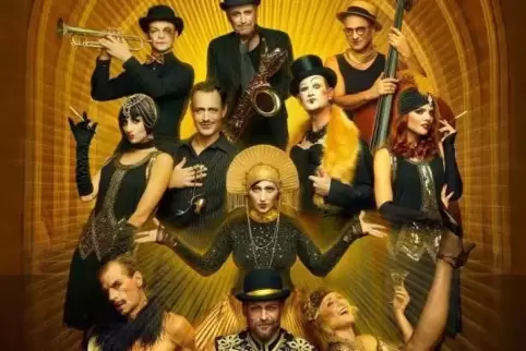 Evi Niessner (Mitte) und ihre Truppe der schillernden 20er-Jahre-Revue „Glanz auf dem Vulkan“.