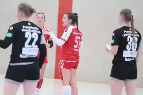 Emma Wilhelm von der A-Jugend der TSG Friesenheim gibt den Takt nicht nur auf dem Spielfeld an.