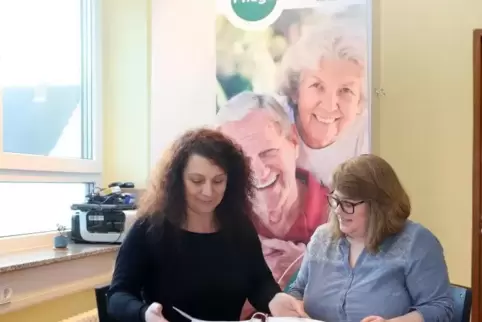 Christiane Scheib (links) und Sarah Börckel sind das Team im Pflegestützpunkt Kandel/Jockgrim