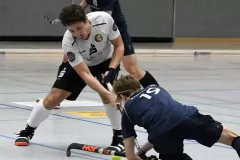 Mann für die spielerischen Akzente bei der TG: Sven Becker (weißes Trikot).