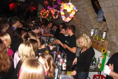 2007: Feiern im Keller.
