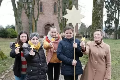 Die vier Contwiger Sternsinger Selma Anton, Mara Konrad, Anna-Sophie Weidler und Katharina Schmitz (von links) waren mit ihrer B