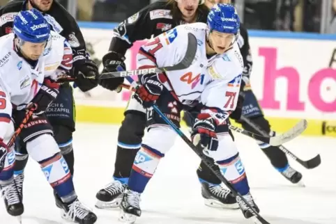 Jan-Mikael Järvinen (71) erzielte das 2:0 für die Adler.