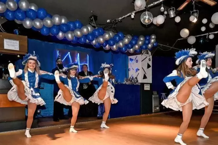 Schwungvoll: die Funkengarde des KV Horbach.