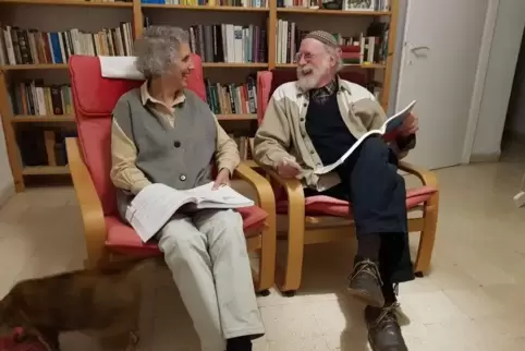 Oliver Minzloff und Ehefrau Katharina, die sich auf das Konvertieren zum Judentum vorbereitet.