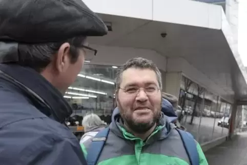 Volker Endres (links) im Gespräch mit Osman Faoud.