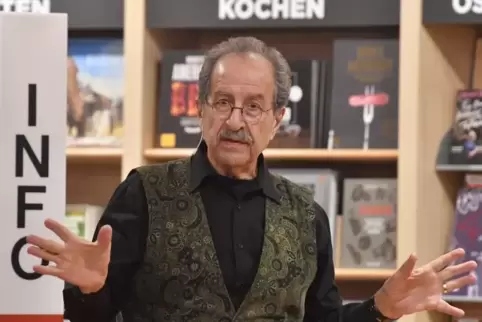 Rafik Schami ist auch ein großartiger Unterhalter – auch in der Neustadter Buchhandlung Osiander, wo er seinen neuesten Roman „D