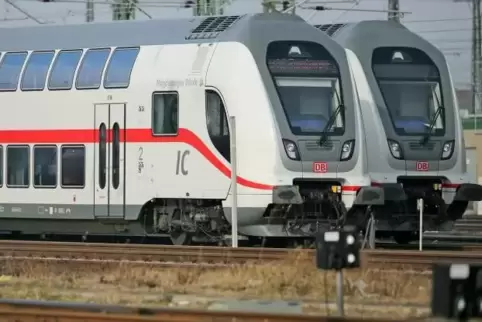 Die unter anderem auf der Linie von Karlsruhe nach Nürnberg eingesetzten Doppelstock-IC-Züge sorgen immer wieder durch Pannen fü