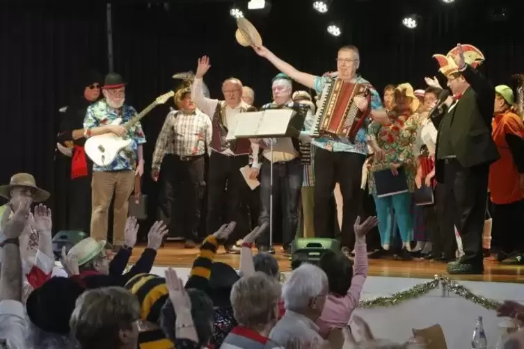 Danach heizten die Hobbys&auml;nger Breunigweiler die Stimmung an.