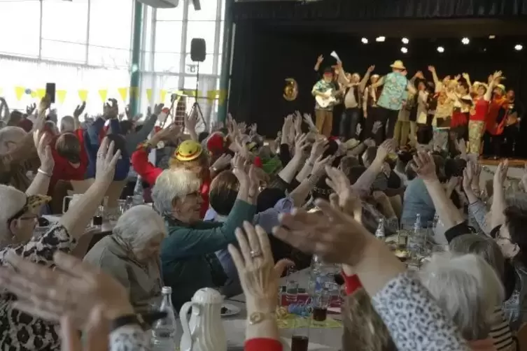 Das Publikum hatte sichtlich Spa&szlig; an diesem Auftritt.