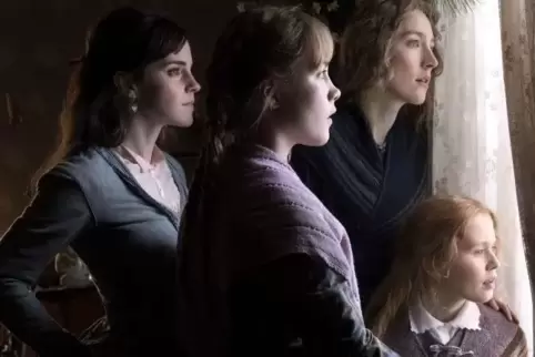 Die Schwestern March halten zusammen. Emma Watson spielt Meg (von links), Florence Pugh ist Amy, Saoirse Ronan gibt Jo , und Eli