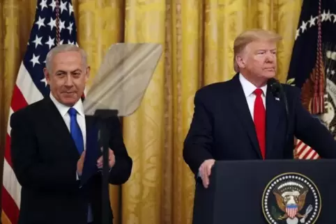 Trugen ihre „Vision“ der Zukunft im Heiligen Land vor: US-Präsident Trump (rechts) und Israels Premier Netanjahu, der trotz eine