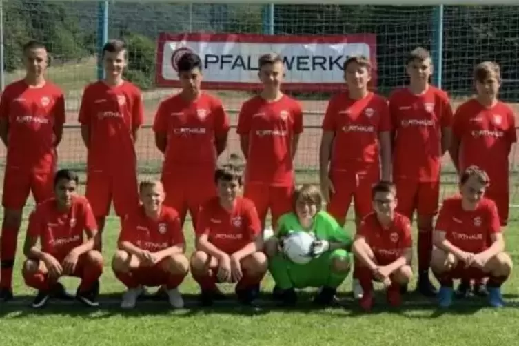 Die C-Junioren-Kicker der TSG Mittelbach-Hengstbach in der Spielzeit 2019/20 (hinten von links): Amir Karic, Jonas Hofer, Arda C