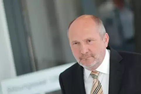 Ex-Finanzminister Ingolf Deubel muss sich erneut vor dem Landgericht Koblenz wegen des Nürburgring-Skandals verantworten.
