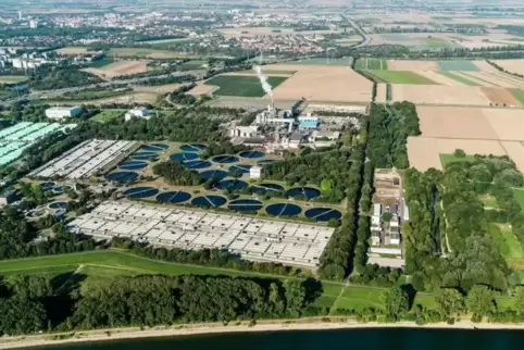 Auf einer 100 Hektar großen Fläche nördlich der Kläranlage (Foto) plant die BASF auf Frankenthaler Gemarkung ein Logistikzentrum