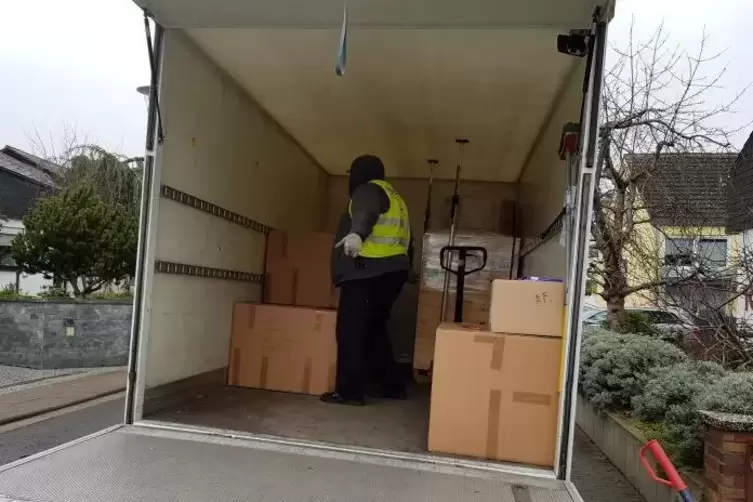 In R&ouml;dersheim wurden die Pakete abgeholt, die von den N&auml;herinnen aus ganz Rheinland-Pfalz kommen.