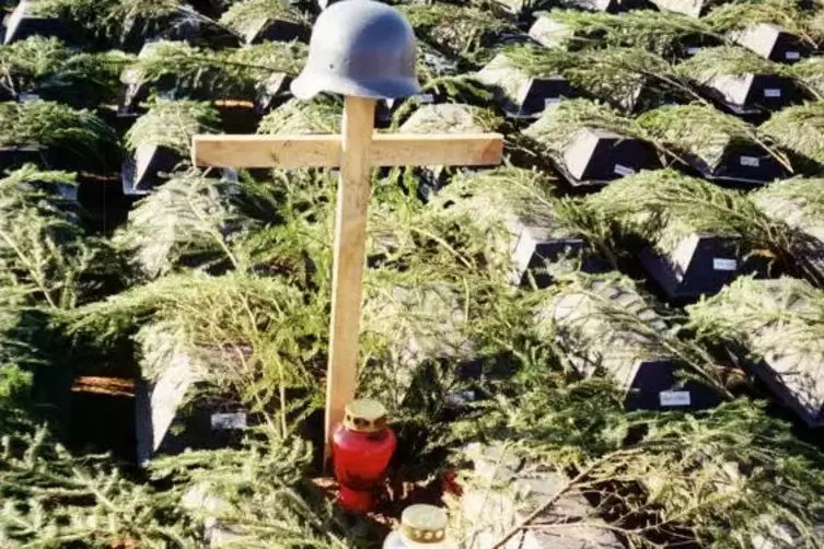 Mit dem Spendengeld werden die Gräber von in den beiden Weltkriegen gefallenen Soldaten gepflegt.