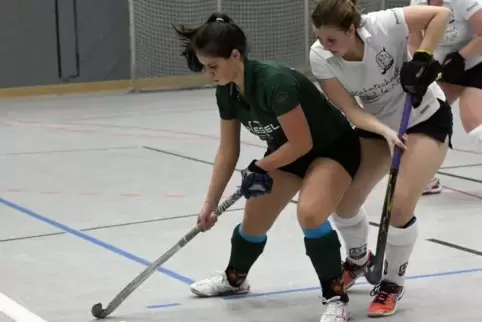 Alissa Stang (links, hier in einem früheren Spiel) half im ersten Damenteam aus und machte ihre Sache gut.