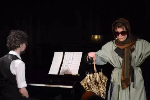 Opa und Oma: Clemens Maria Kitschen und Madeleine Sauveur im Schatzkistl.