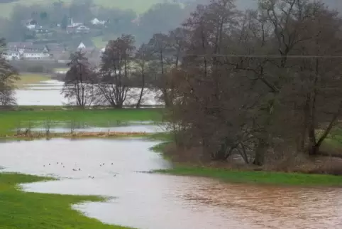 Zwischen Matzenbach und Rehweiler ist der Glan schon überdie Ufer getreten. Weitere Regenfälle sind vorhergesagt.