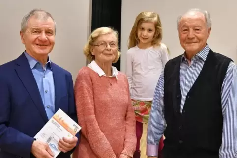 6o-mal hat Klaus-Jürgen Preuschoff (links) das Sportabzeichen abgelegt, Rosemarie Kreiskott ist mit 88 Jahren die älteste Teilne
