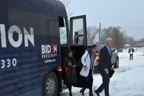 In Iowa müssen auch ehemalige Viezpräsidenten durch den Schnee, hier Joe Biden in Marschalltown.