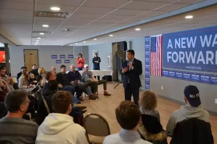 Andrew Yang hat wohl keine gro&szlig;en Chancen, trotzdem reist der Unternehmer als Kandidat kreuz und quer durch Iowa, hier macht er 