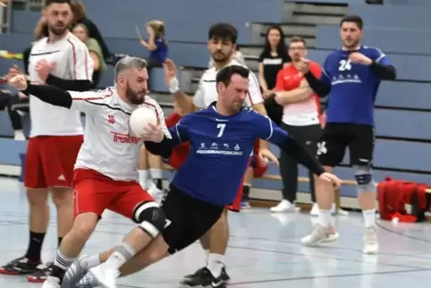 Markus Badinger (Mitte) und Lukas Gerstle (rechts) waren Landau/Lands erfolgreichste Schützen.