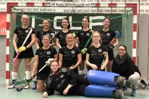 Freuen sich über den Titel: die Damen II des DHC.