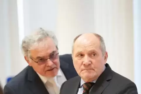 Haftstrafe für früheren Finanzminister Ingolf Deubel (rechts). Links Verteidiger Rüdiger Weidhaas.