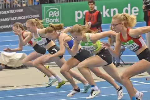 LAC-Sportlerin Nina Warschko (Zweite von rechts) gewinnt den Finallauf über 60 Meter.