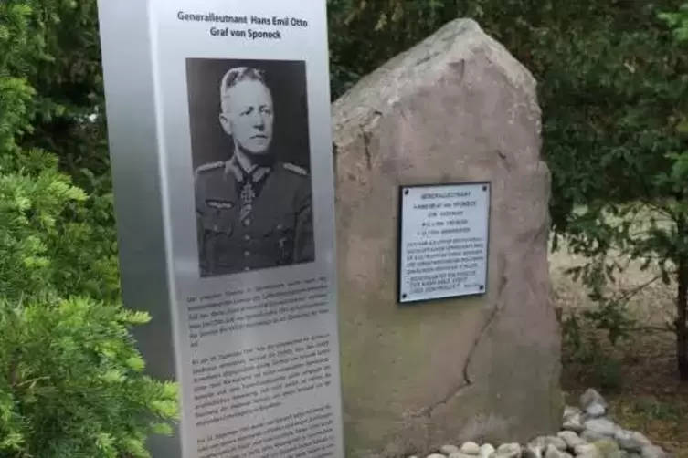 In Erinnerung an den ehemaligen Namensgeber der Kaserne: General Hans Graf von Sponeck.