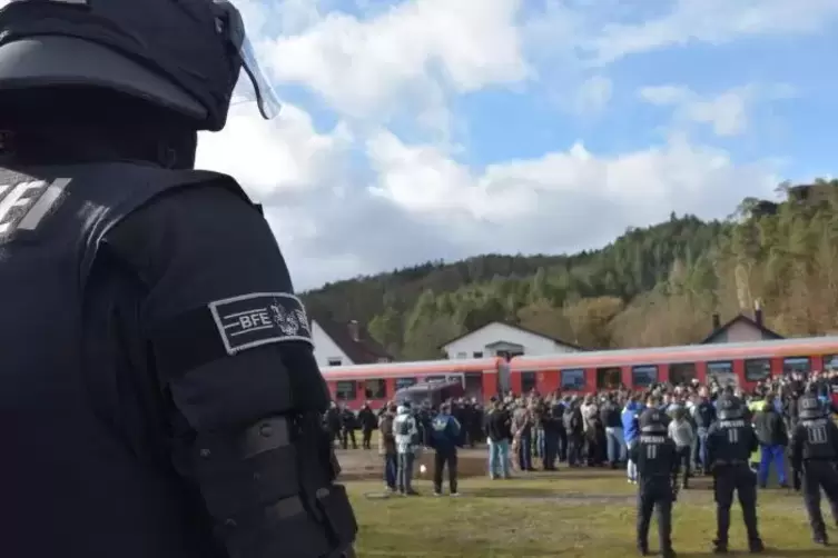 Die Bundespolizei &uuml;bt f&uuml;r eine Demo.