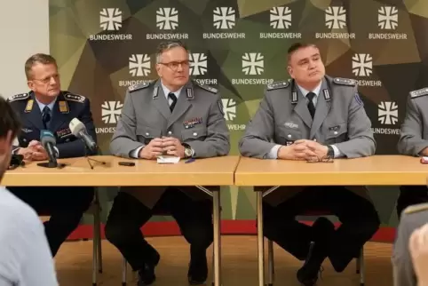 Pressekonferenz am Bundeswehrzentralkrankenhaus in Koblenz. Dort wird seit Mittwoch ein Corona-Patient behandelt.