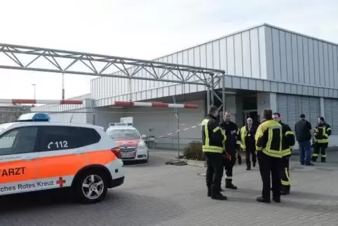 Aus Discounter wird Corona-Testcenter: Sonntagmittag in der Speyerdorfer Straße.