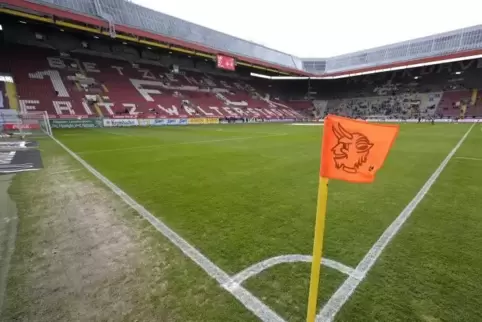 Rund um das Fritz-Walter-Stadion in Kaiserslautern bleibt es vorerst ziemlich ruhig – die für Dienstag geplante Partie gegen den