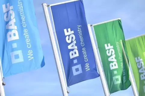 Die BASF hat eine Ausnahmegenehmigung für die Herstellung von Desinfektionsmitteln.