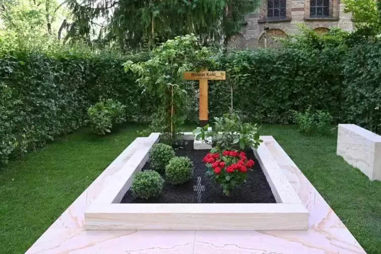 Gedenkstätte: Das Grab von Helmut Kohl in Speyer.